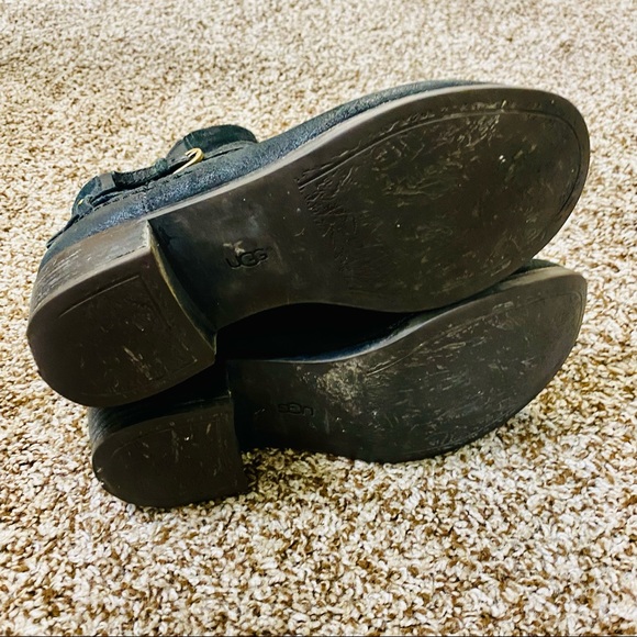 Stylish A828 Ugg Women's Size 7 Black Booties - Elevate Your Fashion - Picture 3 of 10